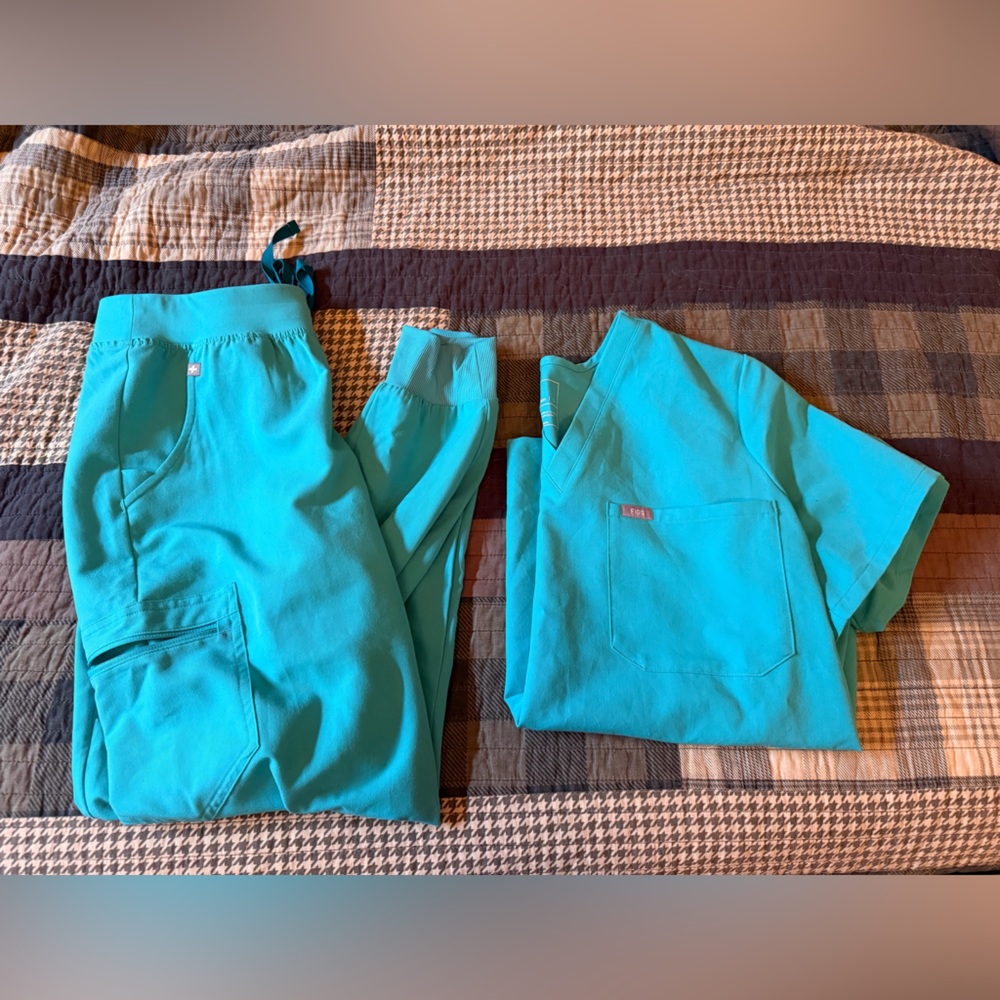 Figs Scrub Set